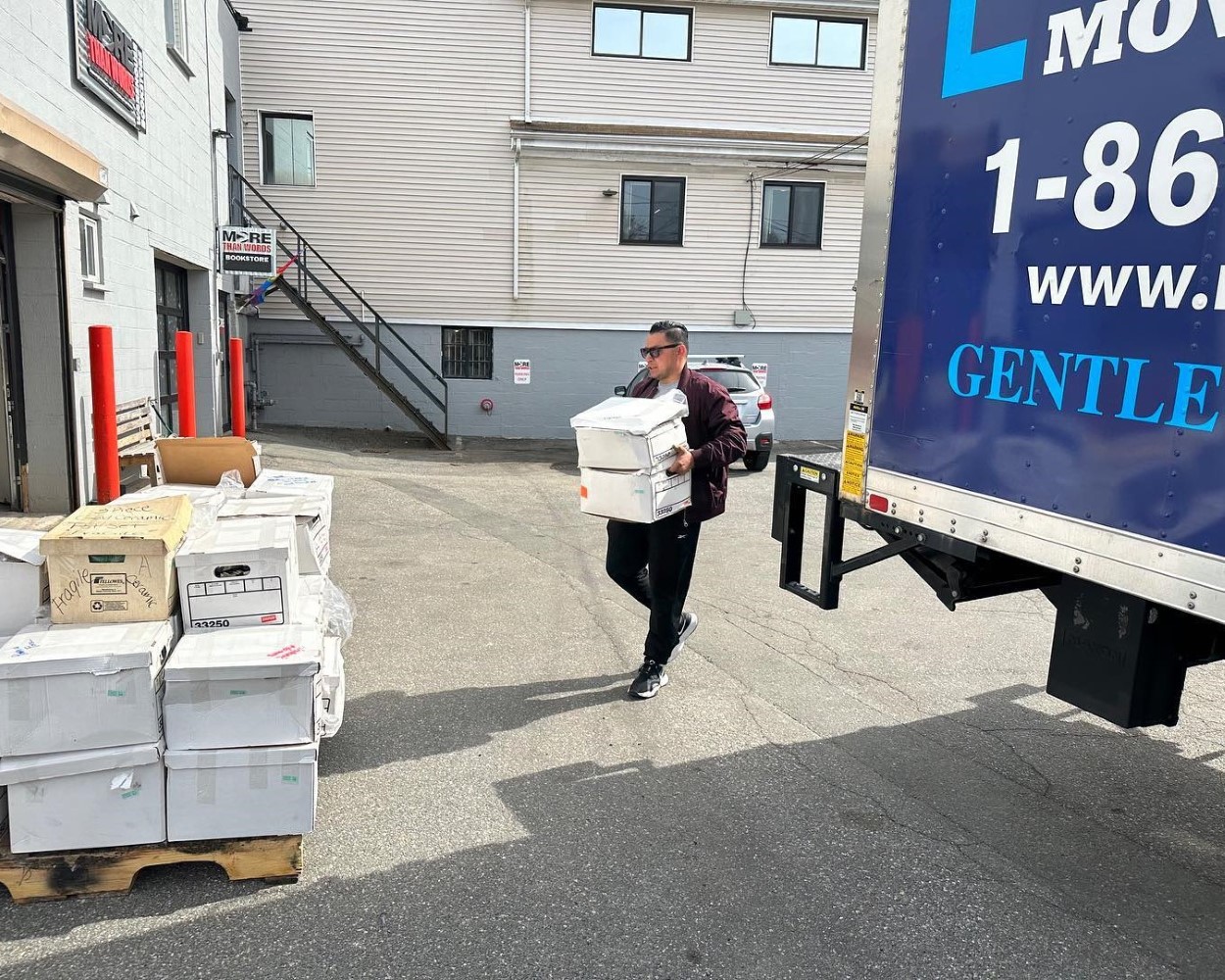 Wellesley MA Commercial Movers